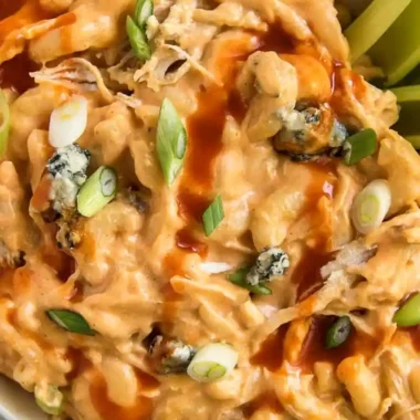 Creamy Buffalo Chicken Mac and Cheese