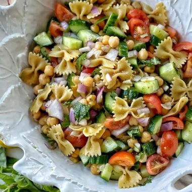 Nutritious Chickpea and Vegetable Pasta Salad
