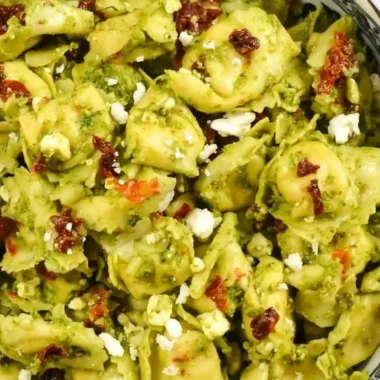 Creamy Pesto Tortellini Pasta Salad