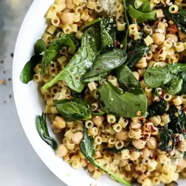 20 Minute Spicy Garlic Spinach Pasta with Chickpeas