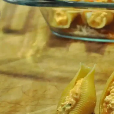 Creamy Buffalo Chicken Stuffed Shells