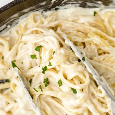 Restaurant-Style Creamy Alfredo Sauce