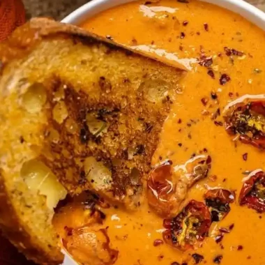 Creamy Roasted Garlic Tomato Soup