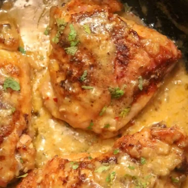 Creamy Smothered Chicken Thighs