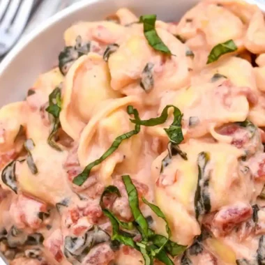 Creamy Tortellini with Spinach and Tomatoes