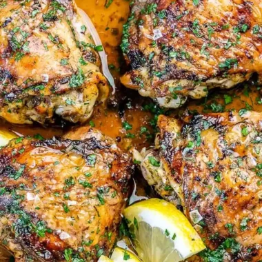 Crispy and Juicy Baked Chicken Thighs