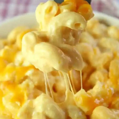Creamy Slow Cooker Macaroni and Cheese