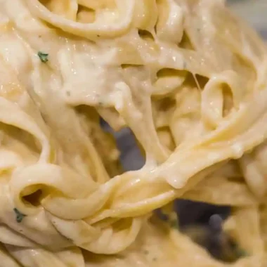 Creamy Garlic Fettuccine Alfredo