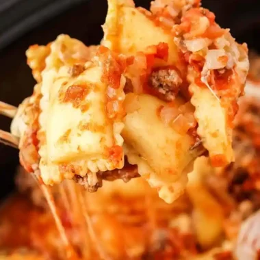Easy Crockpot Ravioli Lasagna