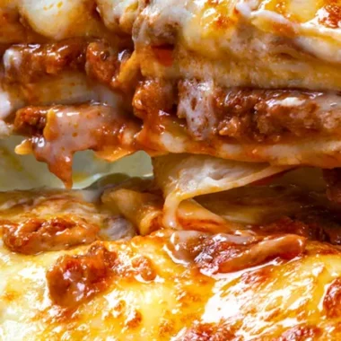 Classic Layered Meat and Cheese Lasagna