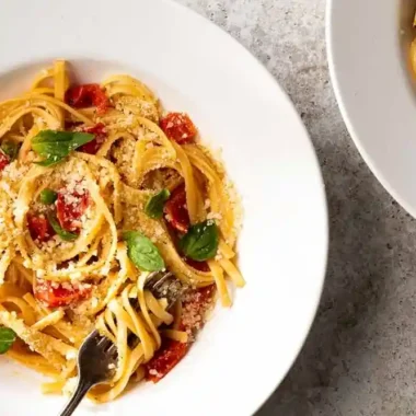 Simple One-Pot Tomato Linguine