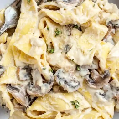 Creamy Chicken and Mushroom Fettuccine