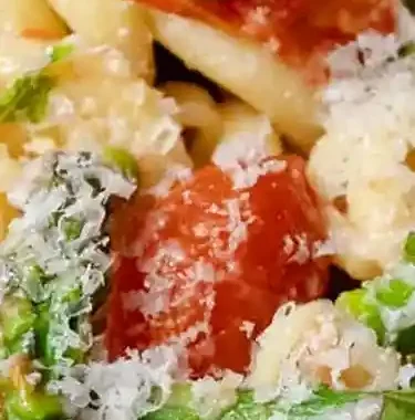 Pasta with Asparagus and Cherry Tomatoes