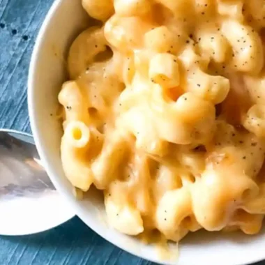 Creamy Slow Cooker Cheddar Macaroni and Cheese