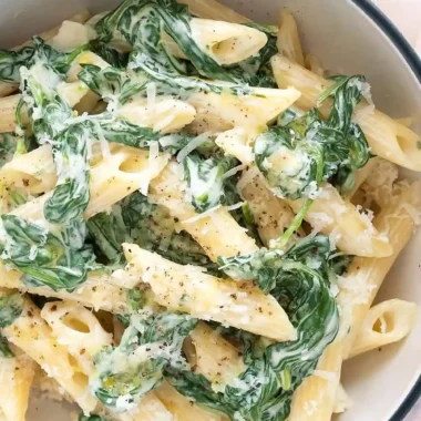 Creamy Garlic and Spinach Pasta
