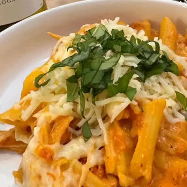Slow Cooker Cheesy Chicken Pasta Casserole
