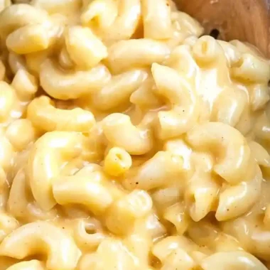 Creamy Slow Cooker Macaroni and Cheese