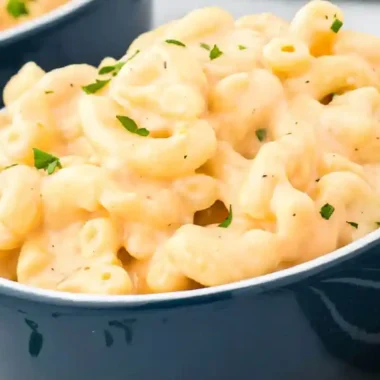 Creamy Slow Cooker Macaroni and Cheese