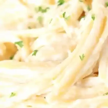 Homemade Creamy Alfredo Sauce Copycat