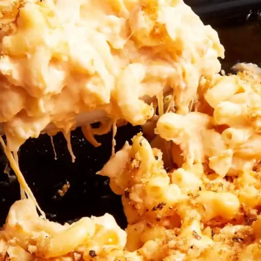 Creamy Slow Cooker Macaroni and Cheese with Toasted Panko
