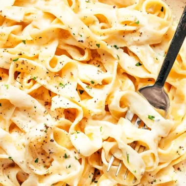 Creamy Garlic Alfredo Sauce