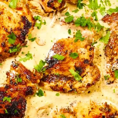 One Pan Boneless Skinless Chicken Thighs In Creamy Garlic Mushroom Sauce