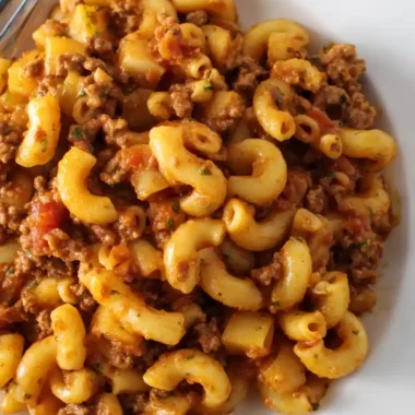 Cheesy Beef & Macaroni Casserole