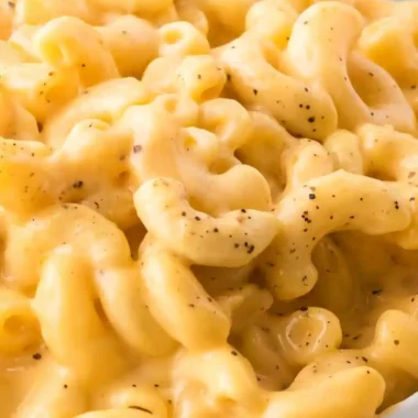 Slow Cooker Creamy Macaroni and Cheese