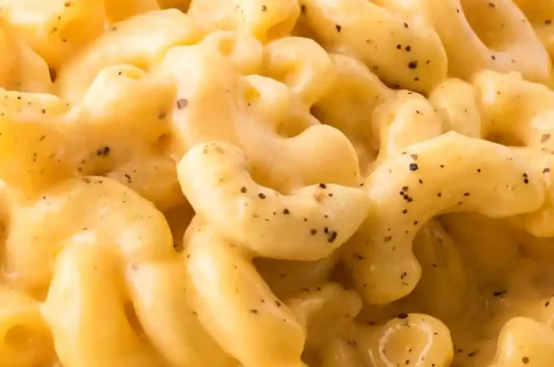 Slow Cooker Creamy Macaroni and Cheese