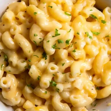 Creamy Slow Cooker Macaroni and Cheese