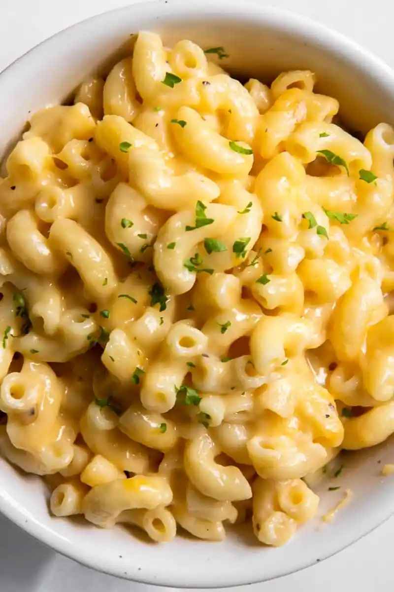 Creamy Slow Cooker Macaroni and Cheese