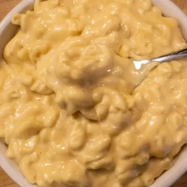 Creamy Slow Cooker Macaroni and Cheese