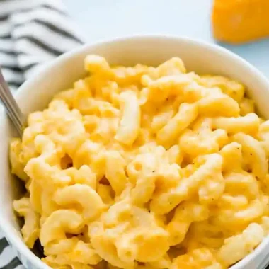 Creamy Slow Cooker Macaroni and Cheese