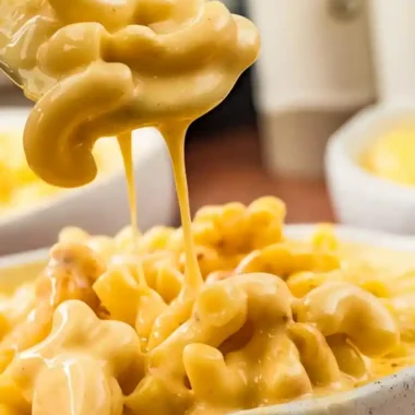 Slow Cooker Creamy Velveeta Macaroni and Cheese
