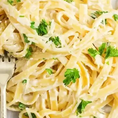 Quick and Creamy Fettuccine Alfredo