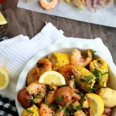 Simple New Orleans Style Shrimp Boil