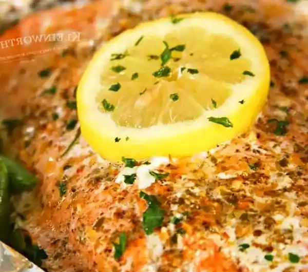 Easy Garlic Butter Salmon Foil Packets