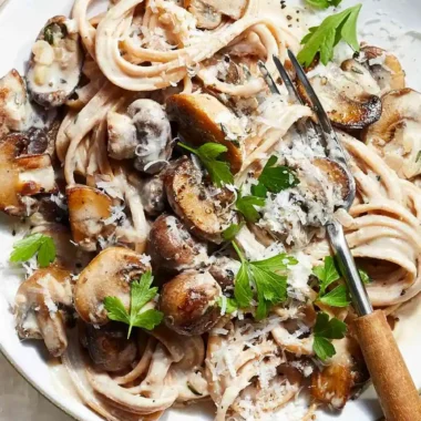 Linguine with Creamy Mushroom Sauce