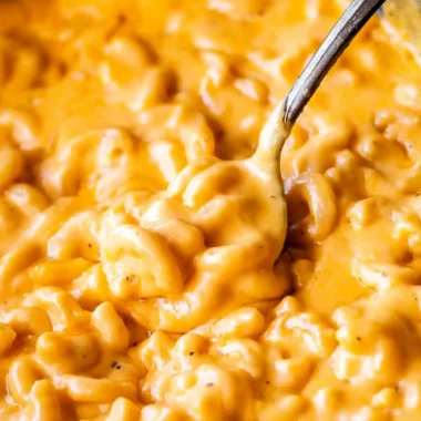 Slow Cooker Creamy Macaroni and Cheese
