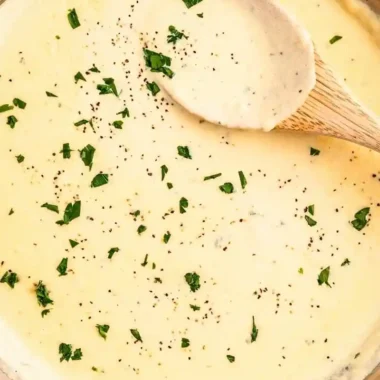 Easy Alfredo Sauce Recipe (5 Ingredients!)