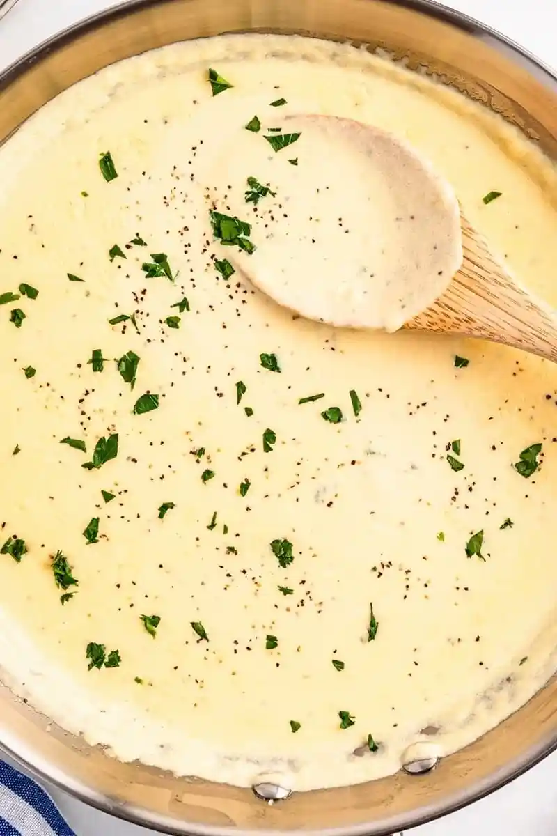 Easy Alfredo Sauce Recipe (5 Ingredients!)