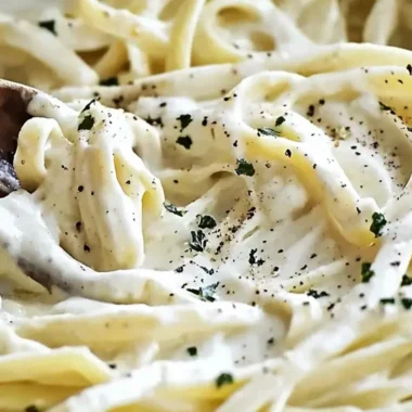 Classic Homemade Creamy Garlic Alfredo Sauce in Ten Minutes