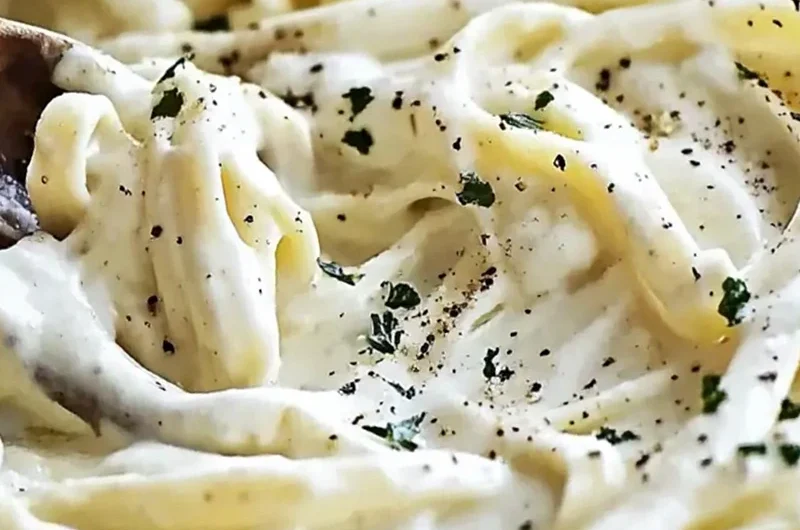 Classic Homemade Creamy Garlic Alfredo Sauce in Ten Minutes