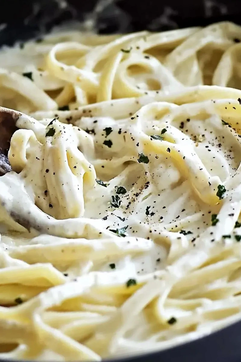 Classic Homemade Creamy Garlic Alfredo Sauce in Ten Minutes